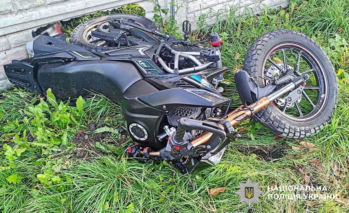 На Бердичівщині 19-річна пасажирка мотоцикла в реанімації після зіткнення з авто